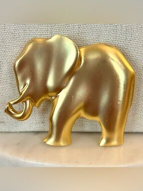 🐘 Vintage Gold-tone Elephant Brooch 🐘